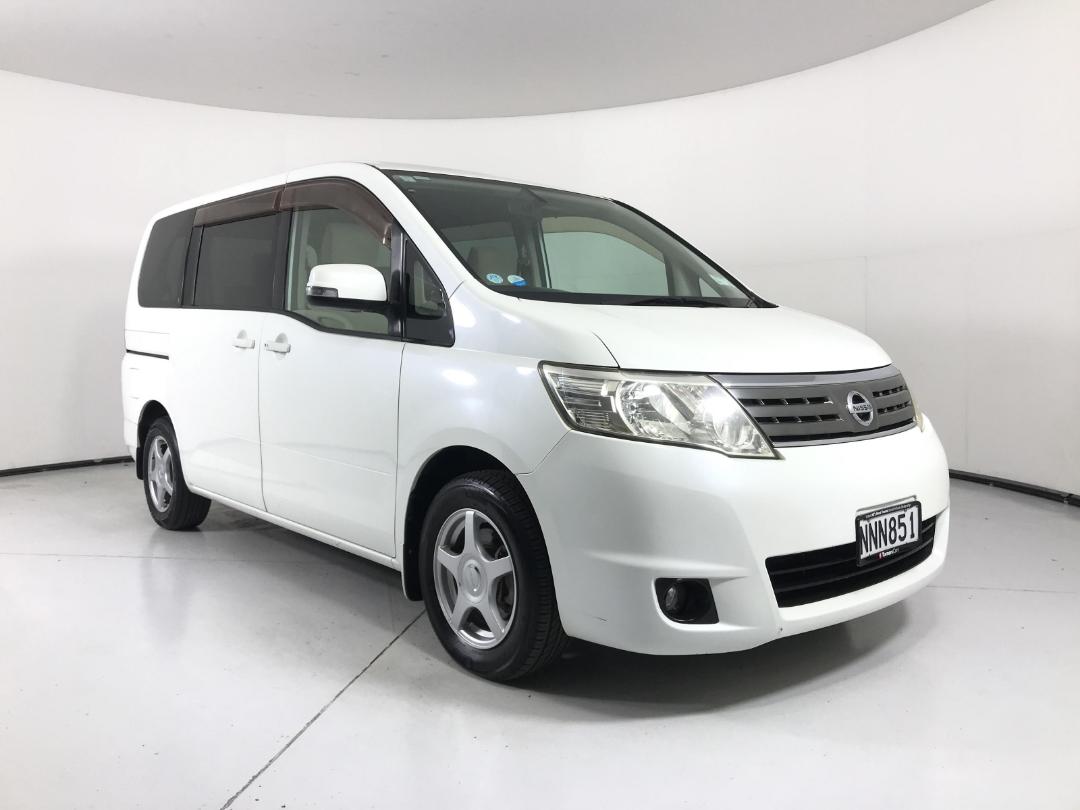 Nissan serena 2008