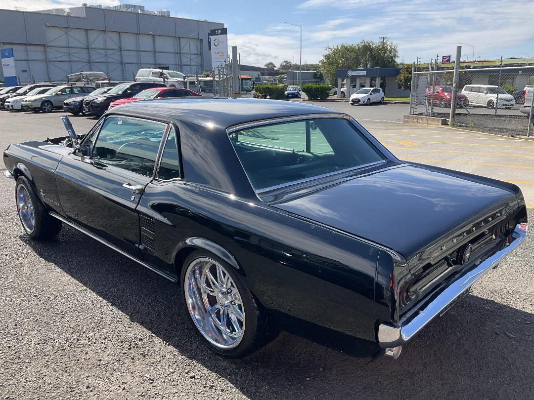 Photo '5' of Ford Mustang Photo '5' of Ford Mustang