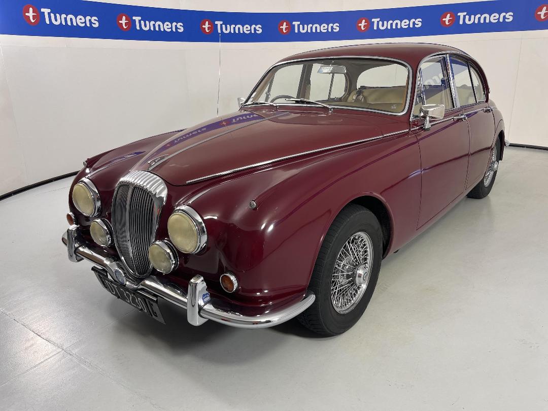 Photo '4' of Daimler V8 250