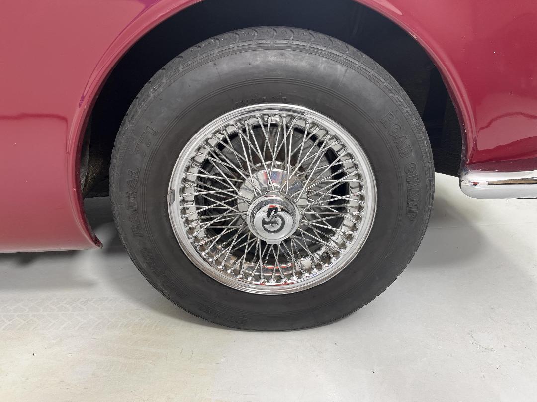 Photo '9' of Daimler V8 250