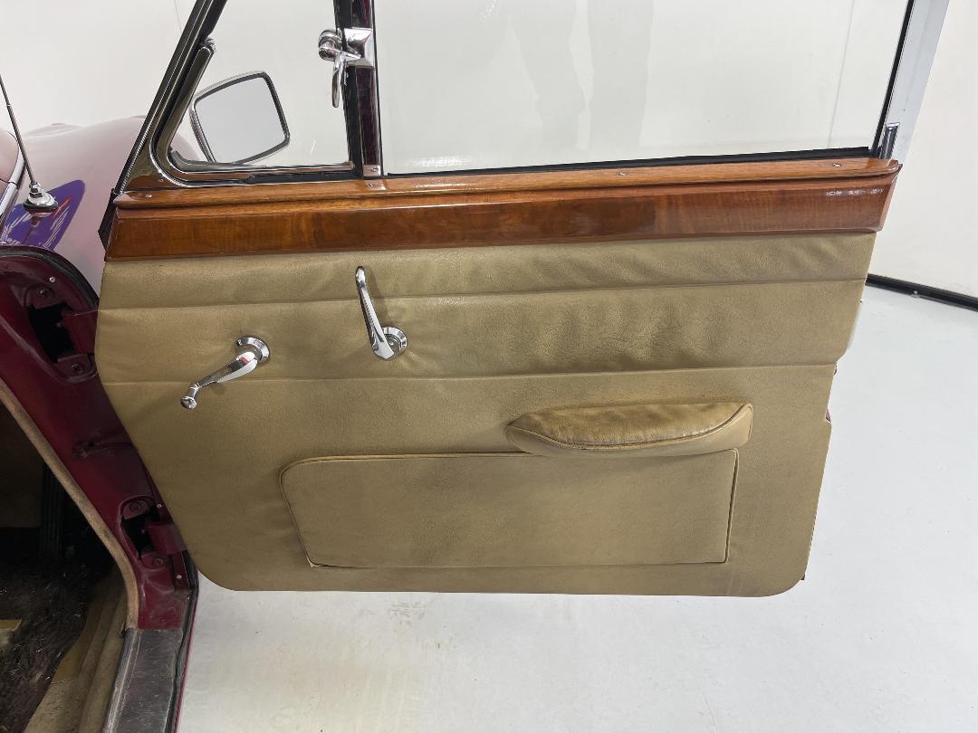 Photo '15' of Daimler V8 250