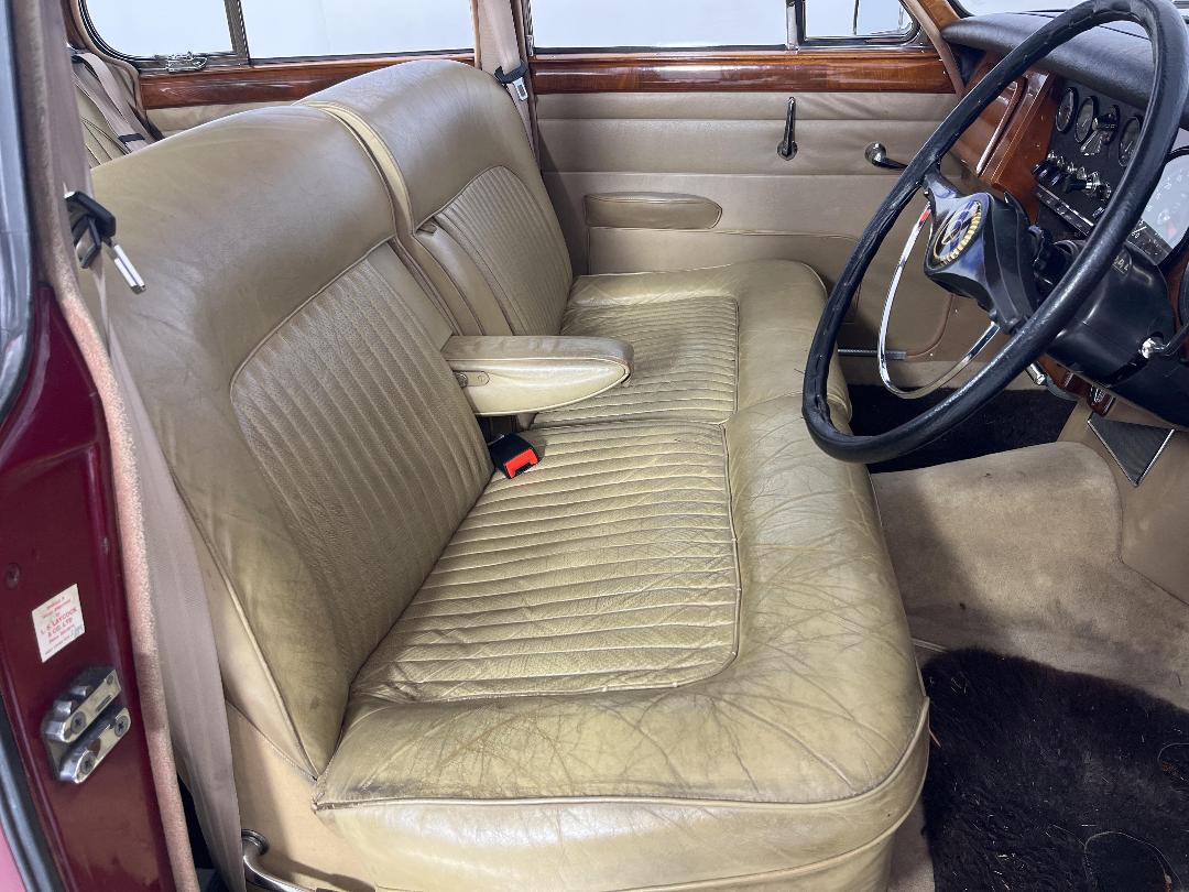 Photo '16' of Daimler V8 250