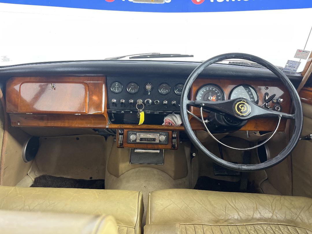 Photo '17' of Daimler V8 250