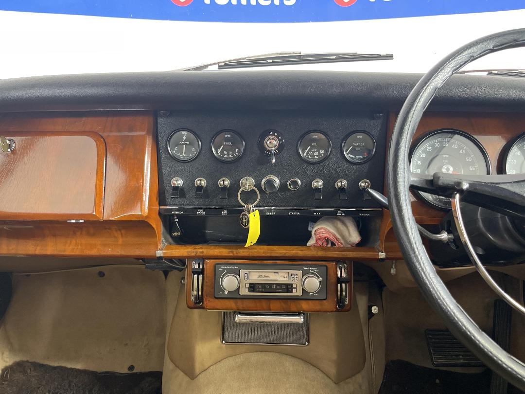 Photo '18' of Daimler V8 250