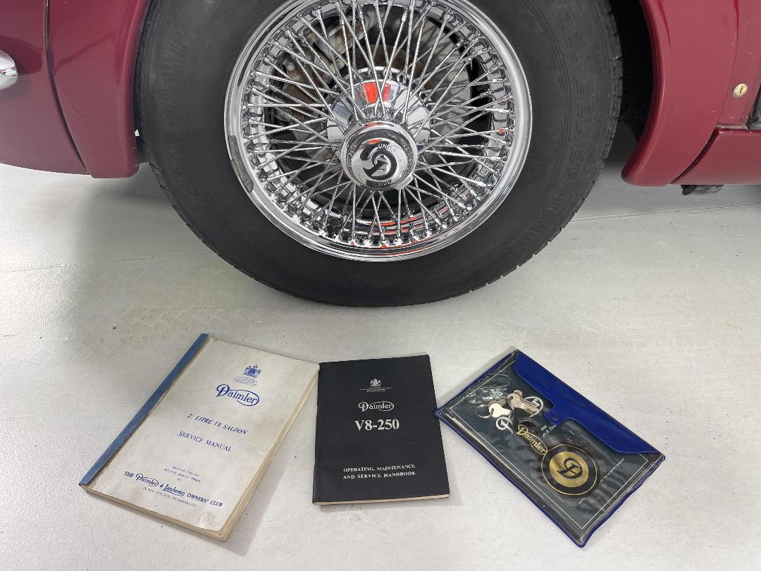 Photo '25' of Daimler V8 250