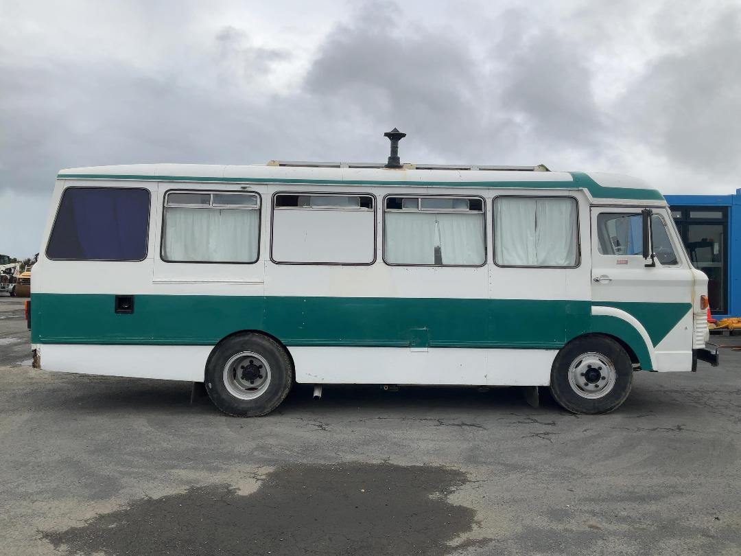 Photo '2' of Ford D300 Motorhome