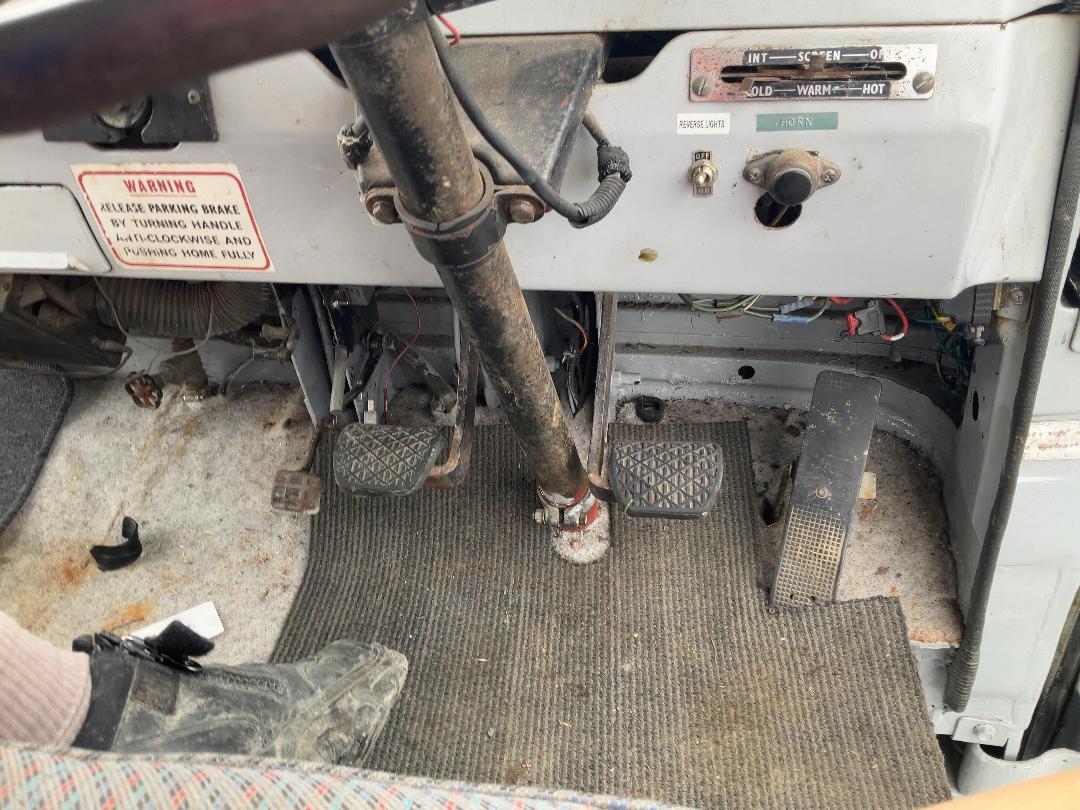 Photo '10' of Ford D300 Motorhome