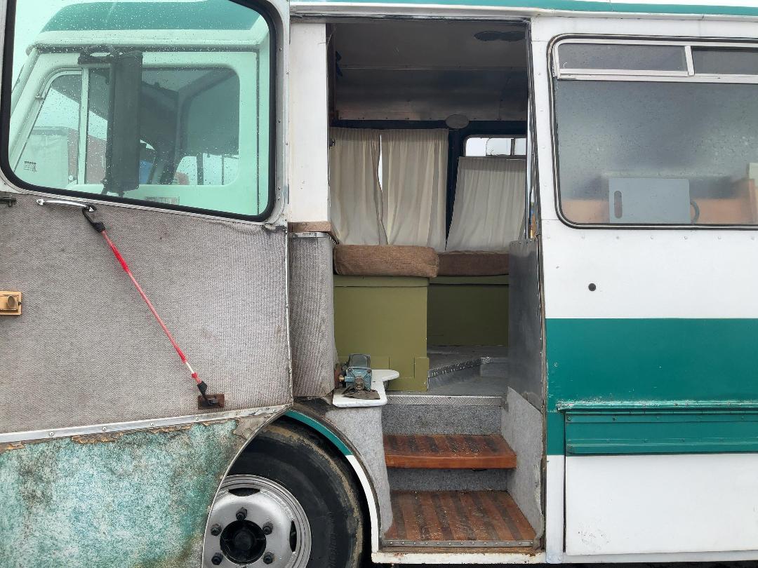 Photo '14' of Ford D300 Motorhome