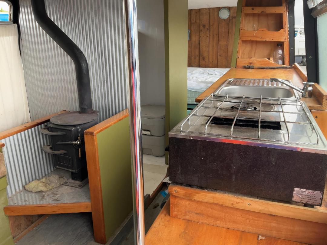 Photo '16' of Ford D300 Motorhome