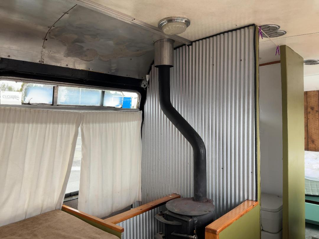 Photo '18' of Ford D300 Motorhome