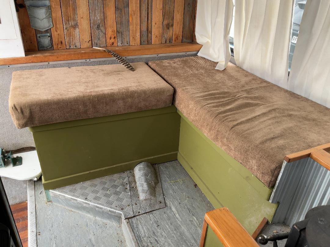 Photo '19' of Ford D300 Motorhome