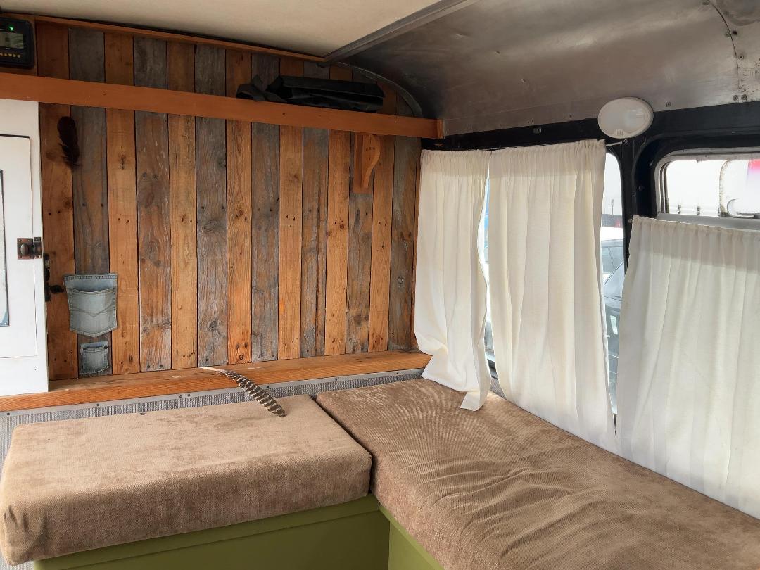 Photo '20' of Ford D300 Motorhome