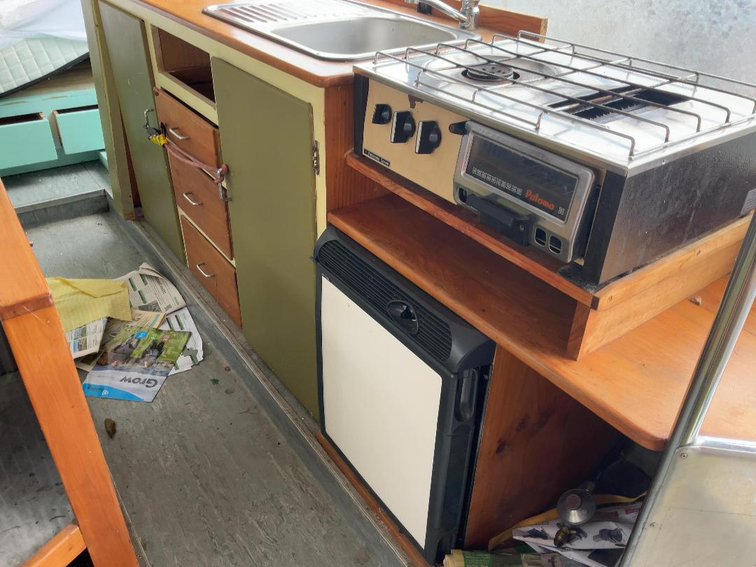 Photo '21' of Ford D300 Motorhome