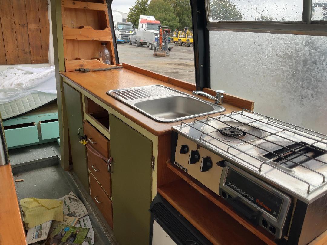 Photo '22' of Ford D300 Motorhome