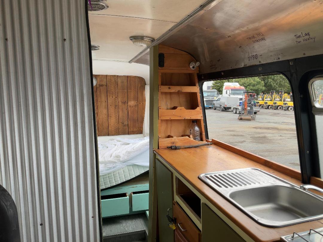 Photo '23' of Ford D300 Motorhome