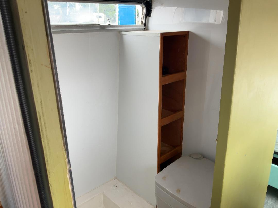 Photo '25' of Ford D300 Motorhome