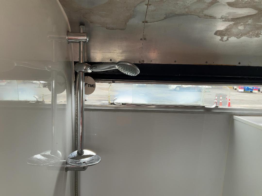 Photo '28' of Ford D300 Motorhome