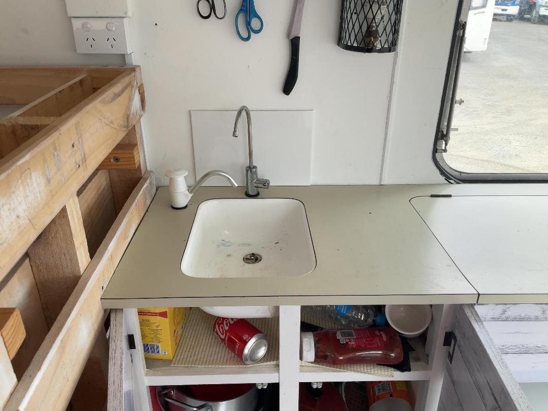 Photo '14' of LITEWEIGHT Caravan Caravan - Single