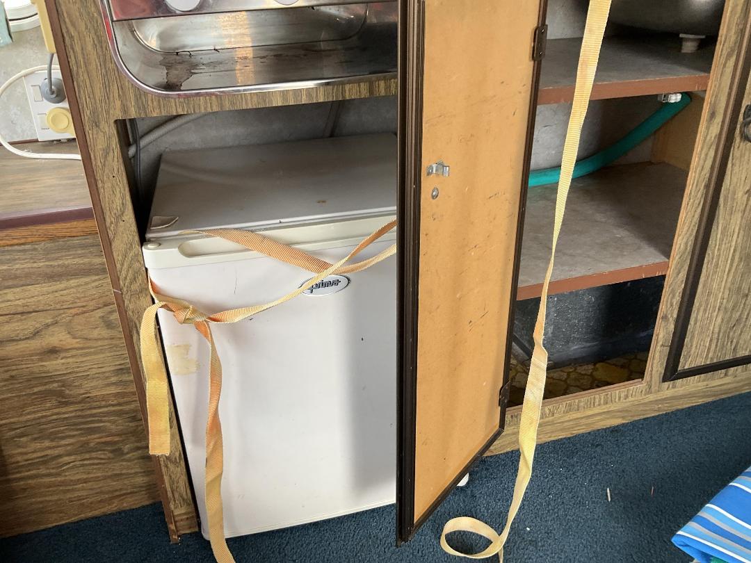 Photo '12' of LITEWEIGHT POPTOP Caravan - Single