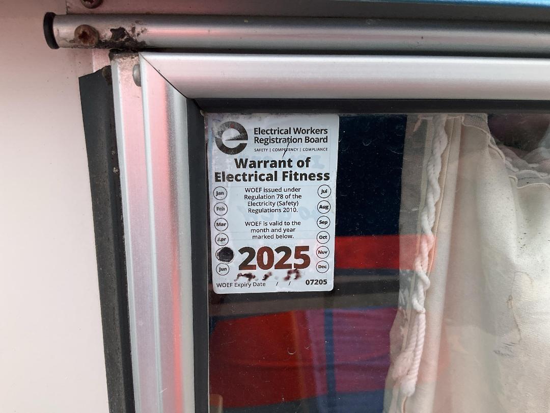 Photo '17' of LITEWEIGHT POPTOP Caravan - Single