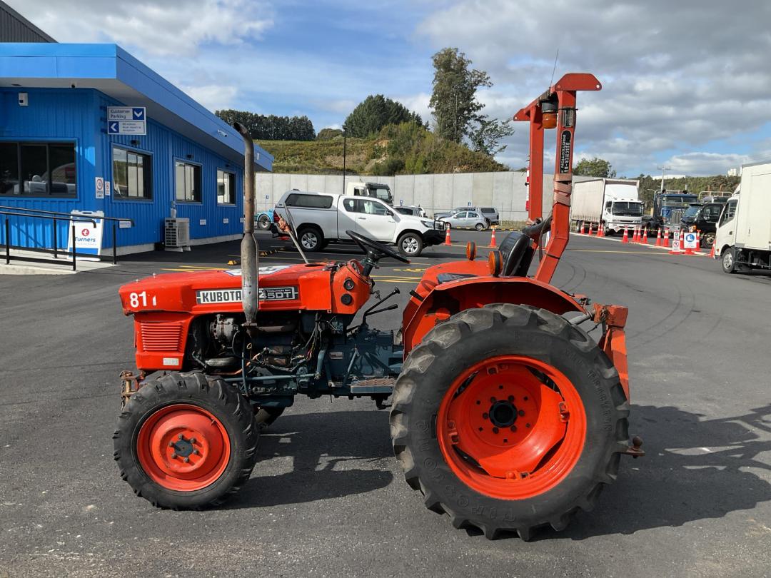 Photo '7' of Kubota L245 DT Tractor