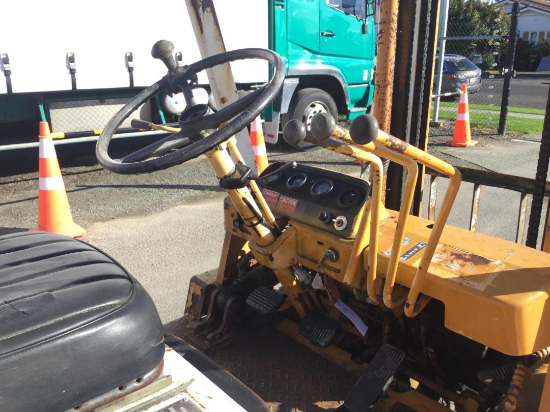 how to find the year of a komatsu forklift