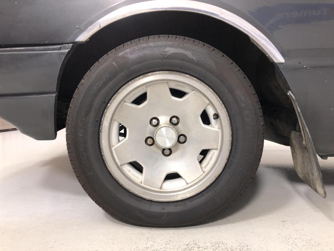 Photo '10' of Ford LTD Photo '10' of Ford LTD