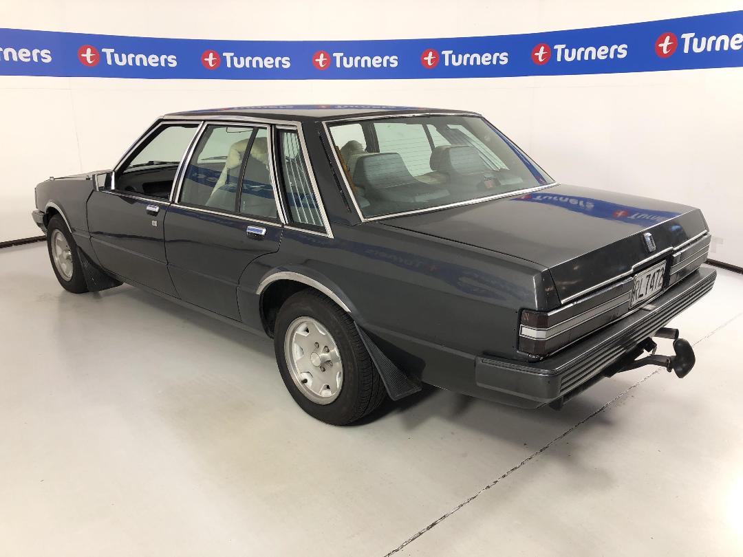 Photo '5' of Ford LTD Photo '5' of Ford LTD