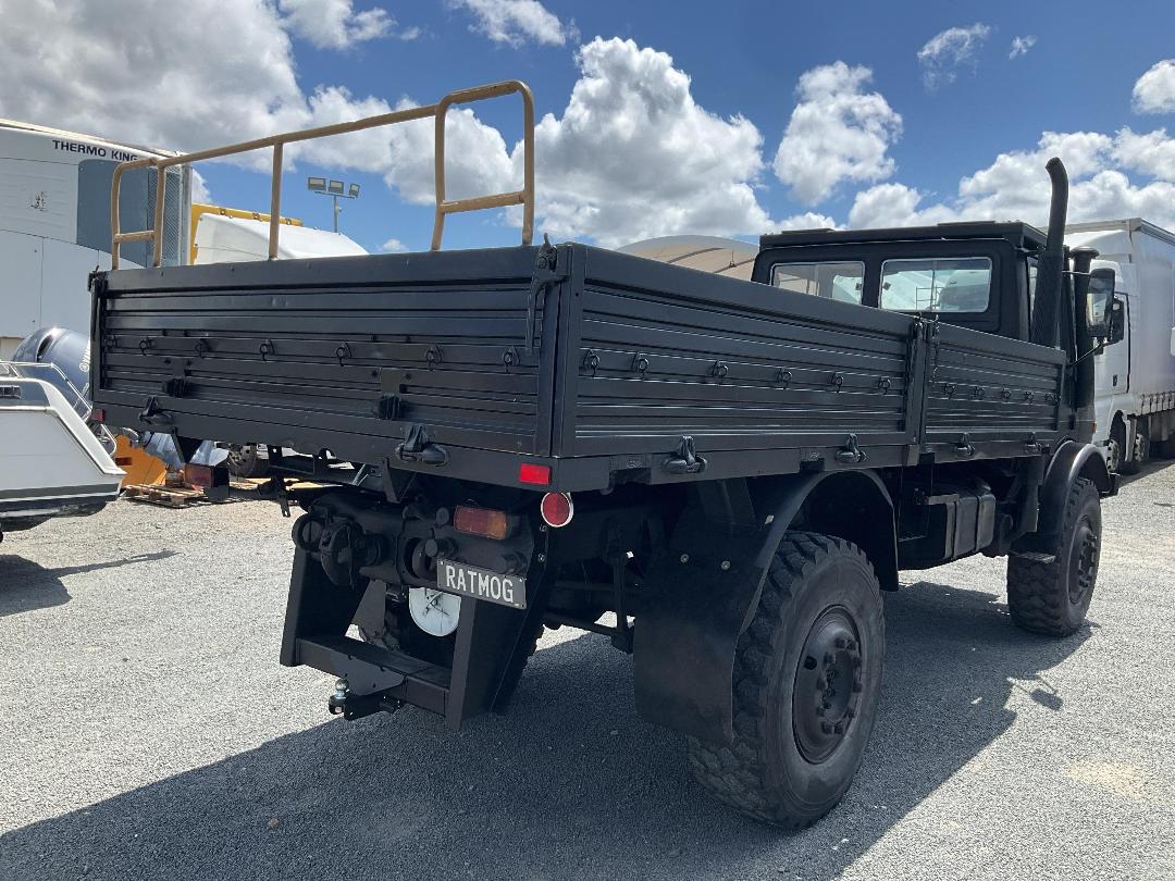 Photo '4' of Mercedes-Benz U1700L Flat Deck Photo '4' of Mercedes-Benz U1700L Flat Deck