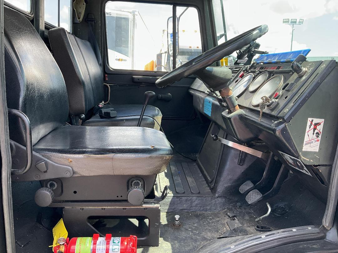 Photo '12' of Mercedes-Benz U1700L Flat Deck Photo '12' of Mercedes-Benz U1700L Flat Deck