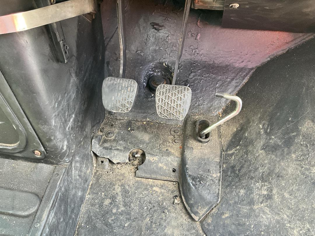 Photo '13' of Mercedes-Benz U1700L Flat Deck Photo '13' of Mercedes-Benz U1700L Flat Deck