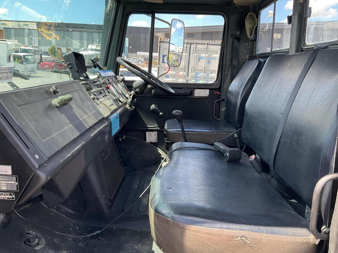 Photo '24' of Mercedes-Benz U1700L Flat Deck Photo '24' of Mercedes-Benz U1700L Flat Deck