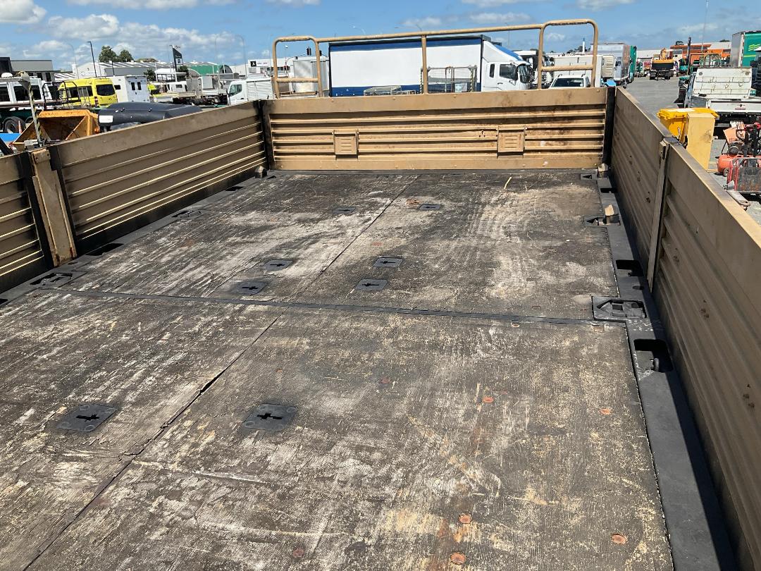 Photo '25' of Mercedes-Benz U1700L Flat Deck Photo '25' of Mercedes-Benz U1700L Flat Deck