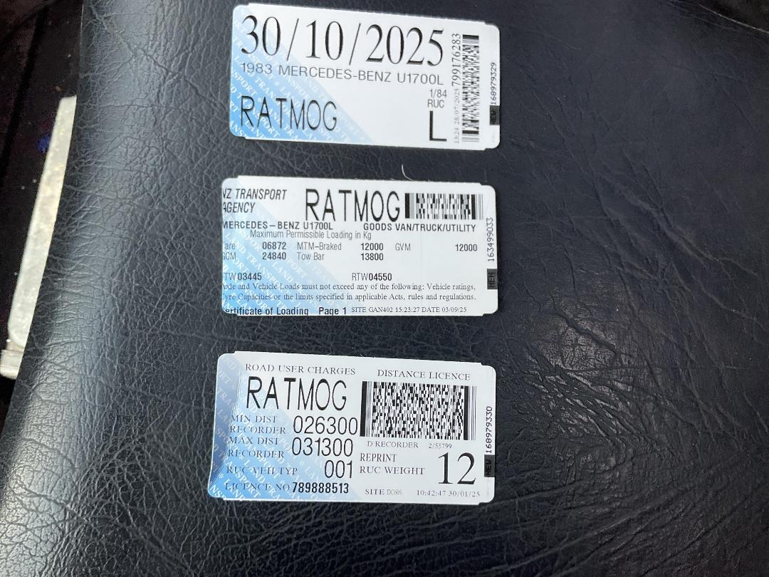 Photo '35' of Mercedes-Benz U1700L Flat Deck Photo '35' of Mercedes-Benz U1700L Flat Deck