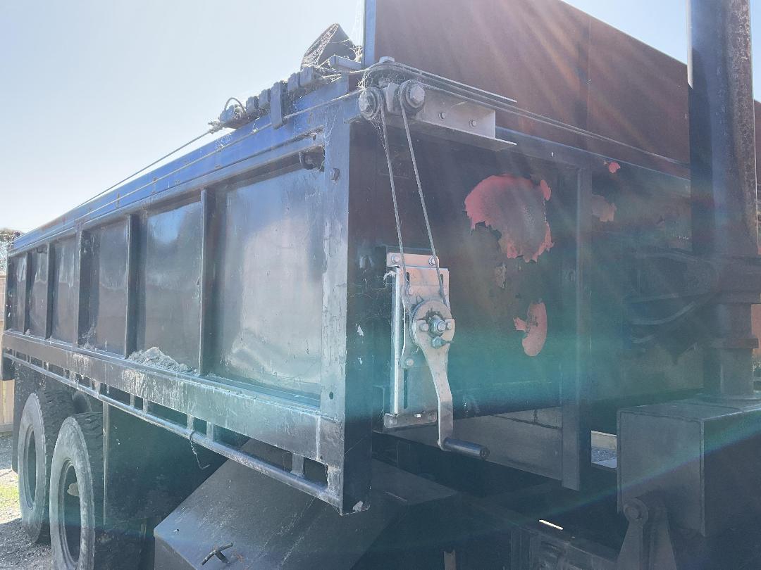 Photo '14' of Nissan CW20 Tipper