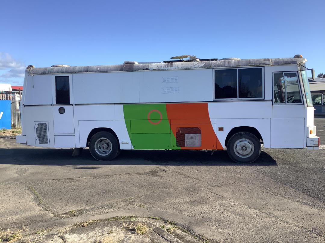 Photo '3' of Nissan Diesel Bus Photo '3' of Nissan Diesel Bus