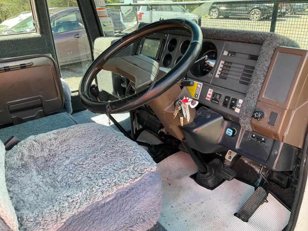 Photo '9' of Nissan Civilian Motorhome Photo '9' of Nissan Civilian Motorhome