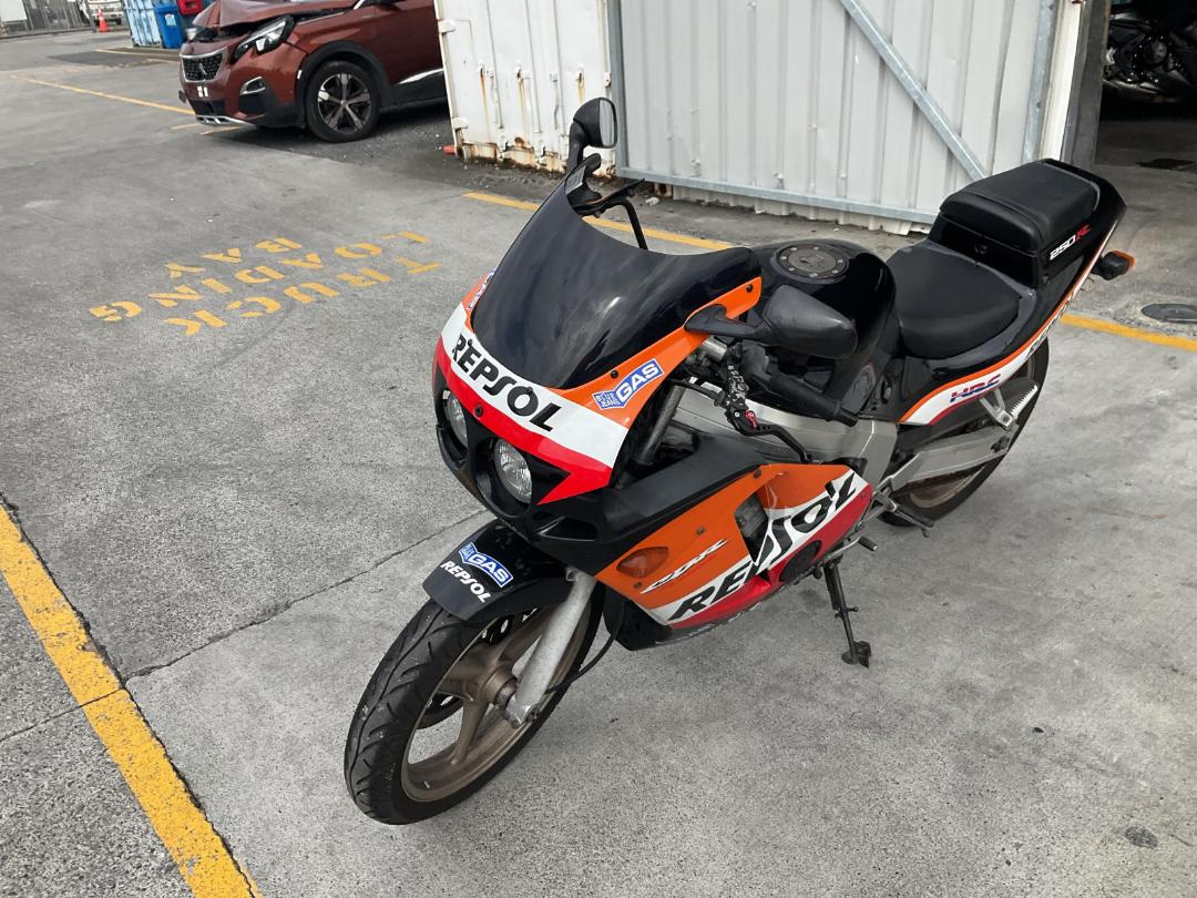 Photo '4' of Honda CBR 250