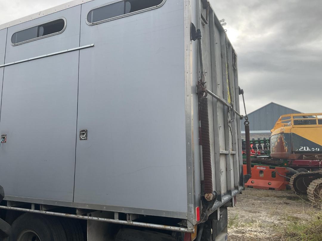 Photo '9' of Isuzu Forward Horse Truck Photo '9' of Isuzu Forward Horse Truck