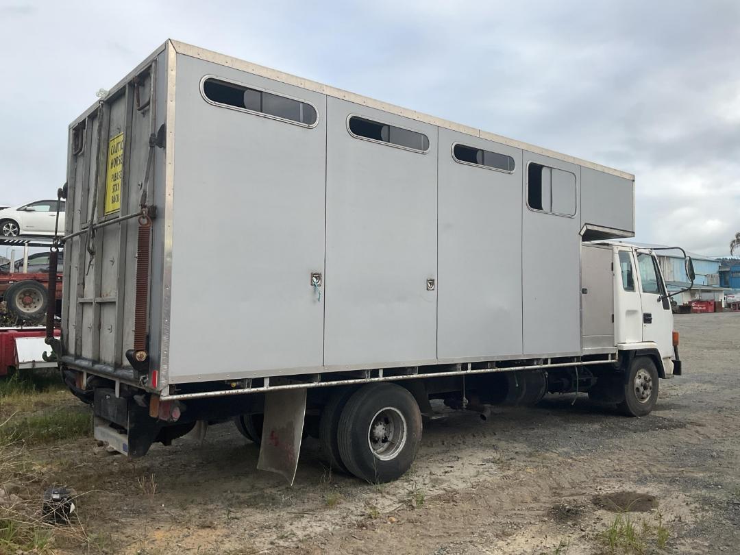 Photo '5' of Isuzu Forward Horse Truck Photo '5' of Isuzu Forward Horse Truck