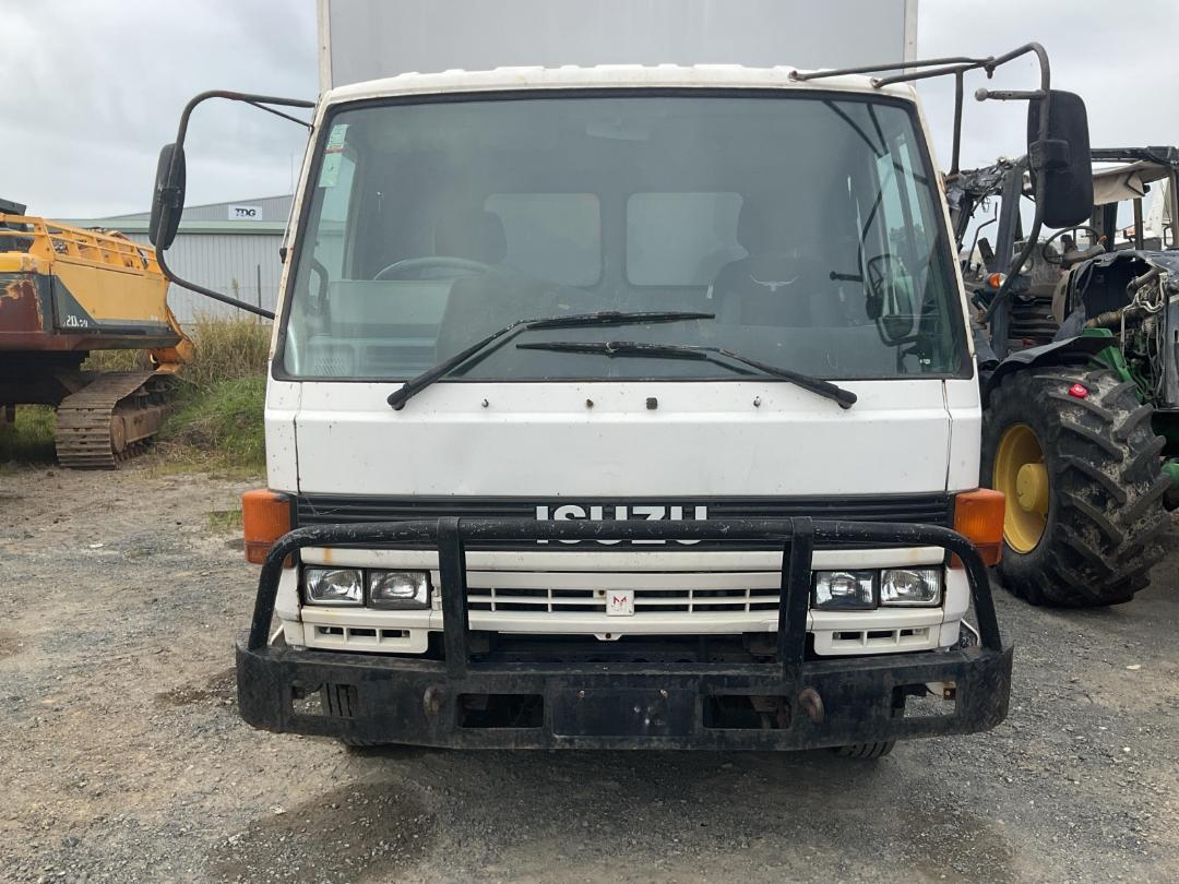 Photo '12' of Isuzu Forward Horse Truck Photo '12' of Isuzu Forward Horse Truck
