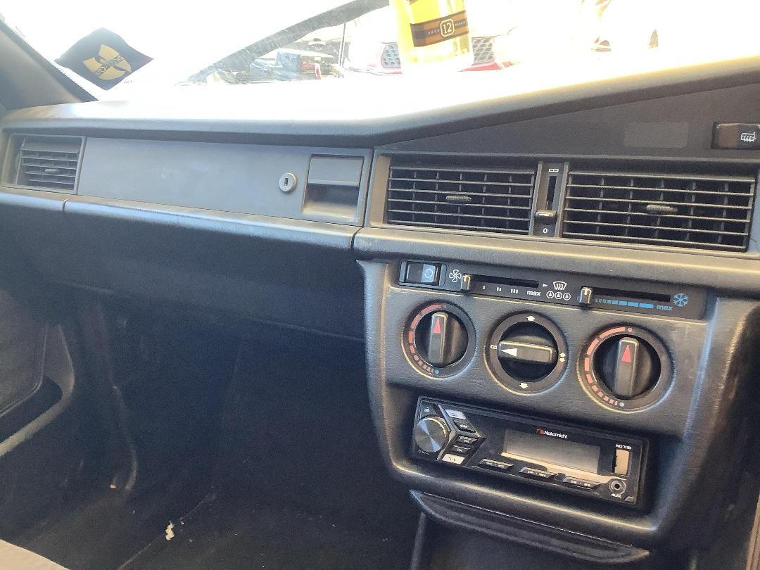 Photo '16' of Mercedes-Benz 190E Photo '16' of Mercedes-Benz 190E