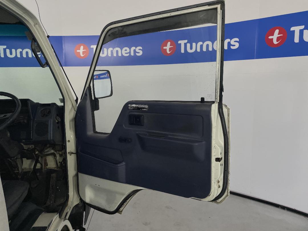 Photo '14' of Toyota Hiace