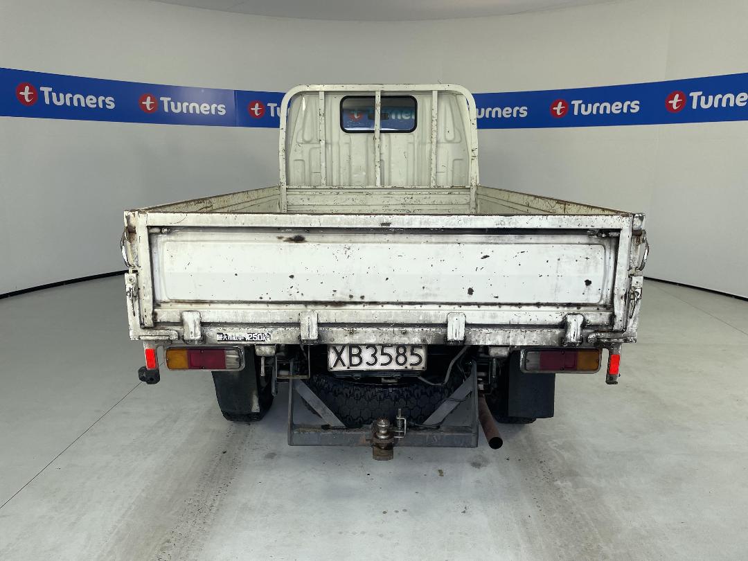 Photo '6' of Toyota Hiace