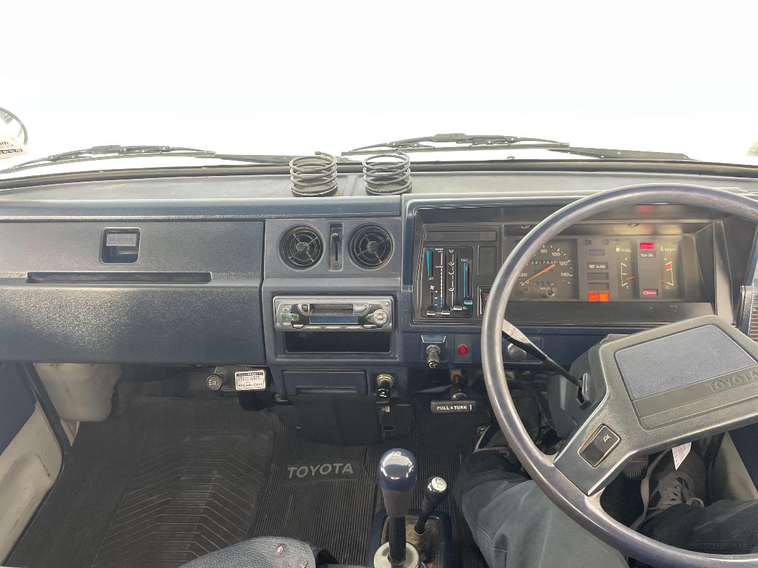 Photo '16' of Toyota Hiace