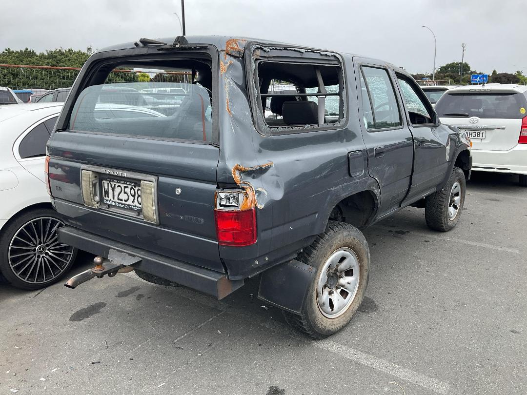 Photo '4' of Toyota Hilux Surf SR Photo '4' of Toyota Hilux Surf SR