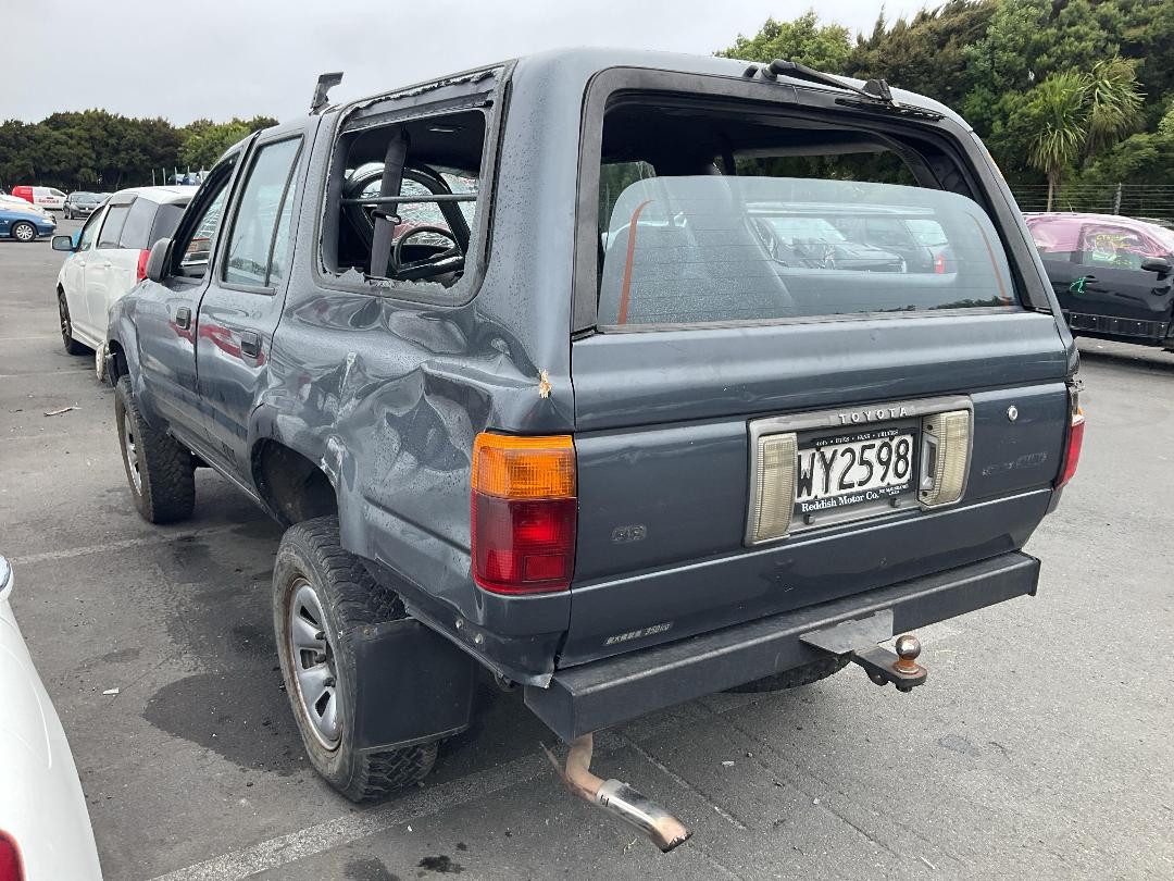 Photo '3' of Toyota Hilux Surf SR Photo '3' of Toyota Hilux Surf SR