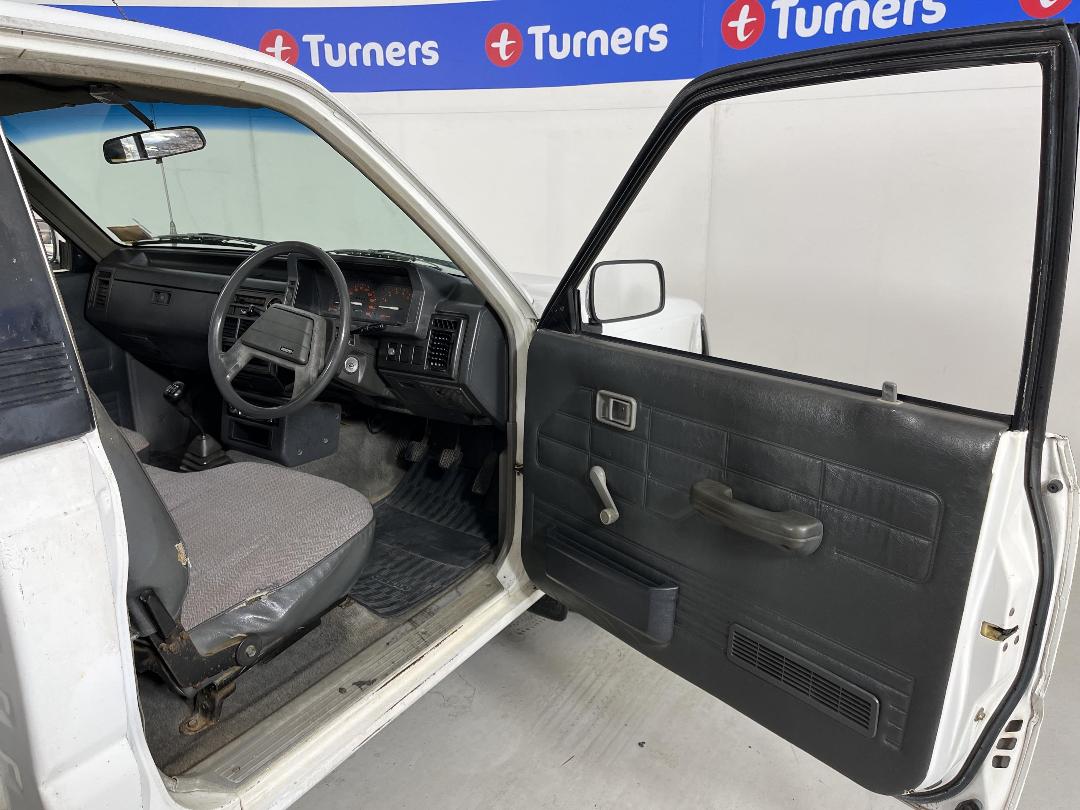 Photo '15' of Mazda B2000 Photo '15' of Mazda B2000