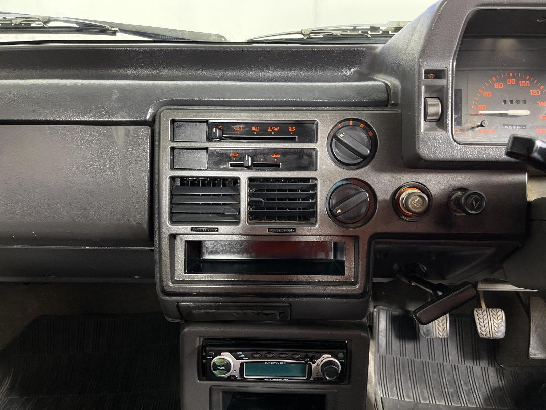 Photo '18' of Mazda B2000 Photo '18' of Mazda B2000