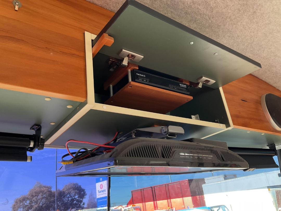 Photo '15' of Mitsubishi Fuso Motorhome Photo '15' of Mitsubishi Fuso Motorhome